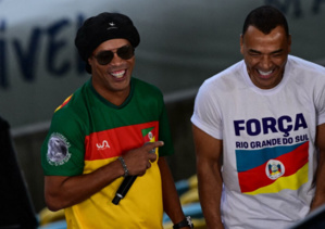 Ronaldinho fait le show pour les victimes des inondations