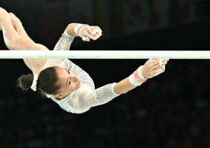 Barres asymétriques : Kaylia Nemour, l'Algérienne, décroche l'or et offre le premier titre olympique à l'Afrique en gymnastique