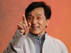 Jeux paralympiques 2024 : Jackie Chan à Paris pour la flamme