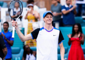 Tennis : le N.1 mondial Jannik Sinner domine Taylor Fritz et décroche son premier US Open