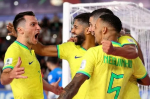 Le Brésil se qualifie pour la finale du Mondial de futsal après une victoire contre l'Ukraine