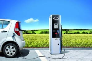 Peugeot en appelle aux États : les bornes de recharge, une affaire gouvernementale !