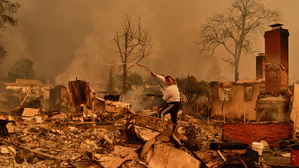 Les habitants de Los Angeles usent de moyens de fortune pour combattre le feu