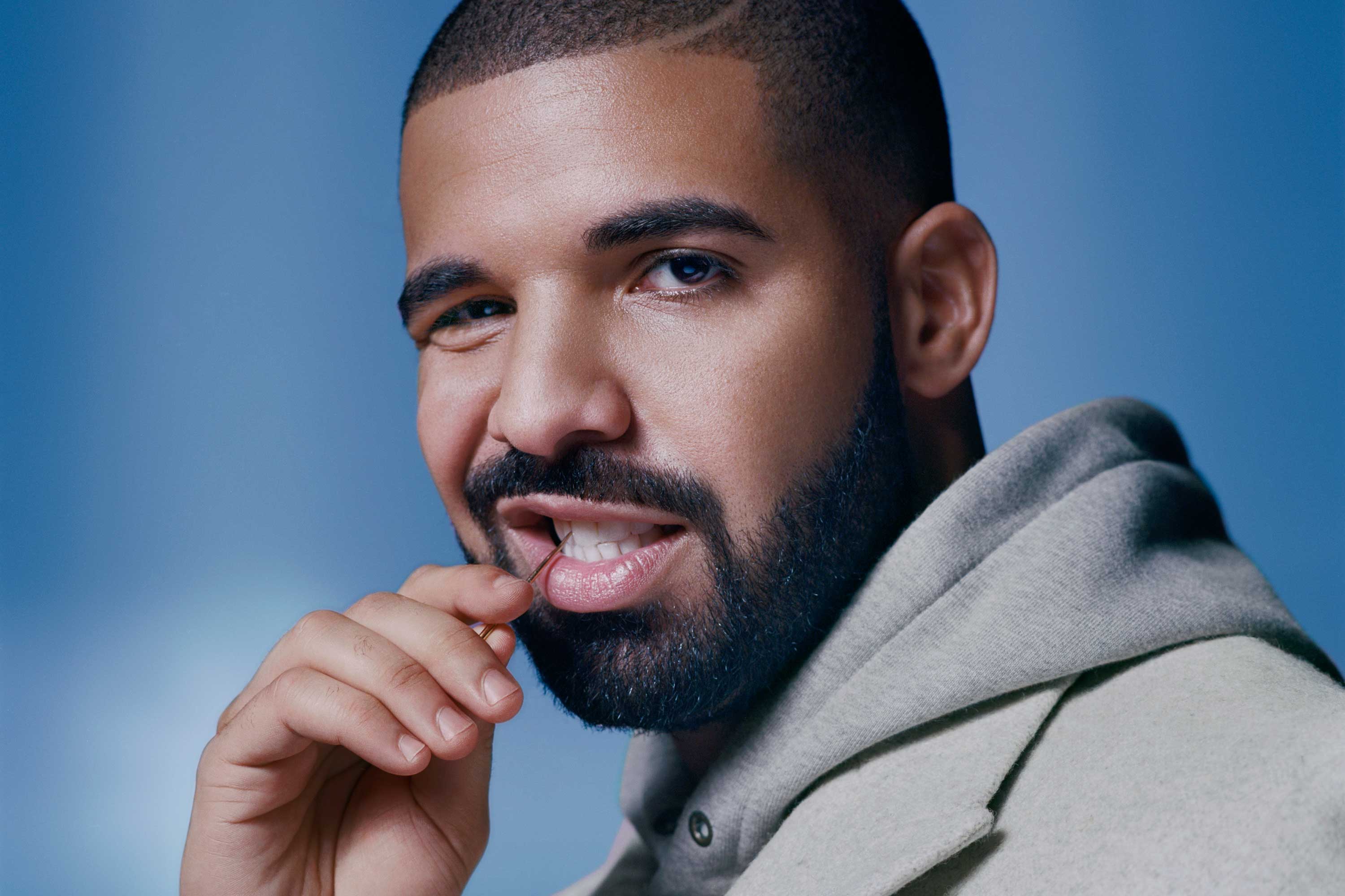 Drake fait la promotion de son futur album intitulé "For All the Dogs"