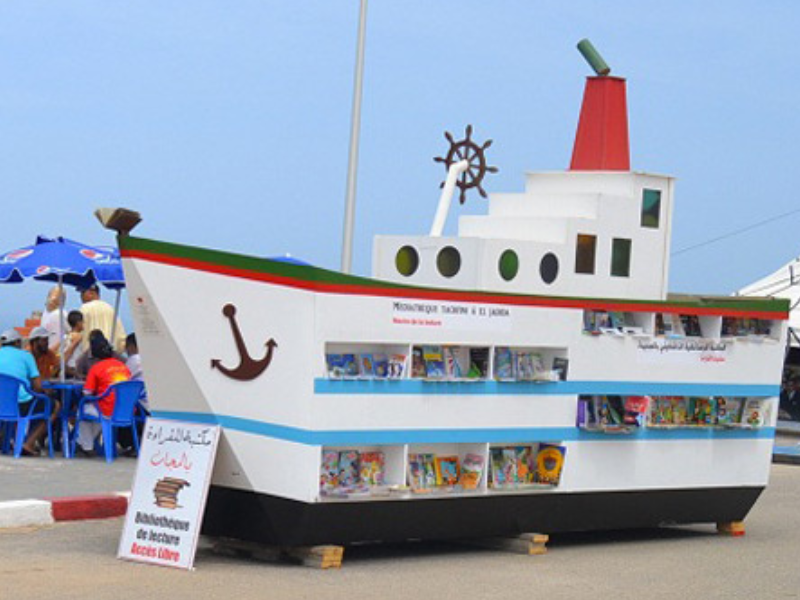 La Biblio-Plage à El Jadida : la plage devient un lieu de rencontre intellectuelle