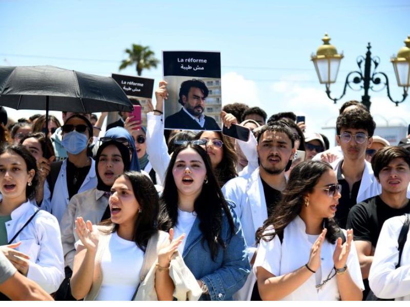 Le bras de fer entre les étudiants en médecine et le gouvernement s’intensifie