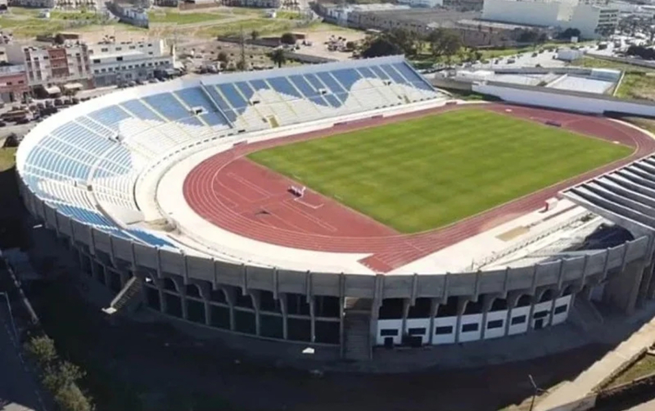 Le Raja exige l'entretien de la pelouse du stade Larbi Zaouli avant le match décisif contre les Mamelodi Sundowns