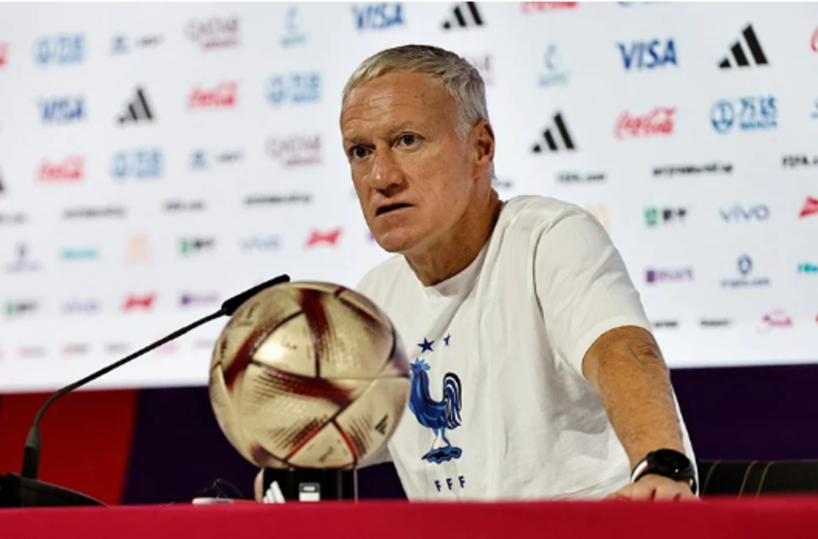  Didier Deschamps annoncera son départ de l'équipe de France après la Coupe du Monde 2026.