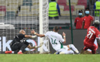 Les Algériens aspergent la pelouse du Stade de Japoma pour conjurer le mauvais sort