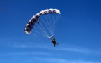 Saut en parachute : une Suédoise de 103 ans détient le nouveau record du monde