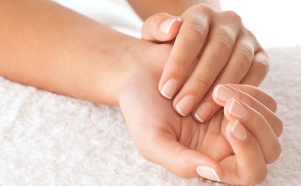 Astuces naturelles pour soigner les ongles et les cheveux