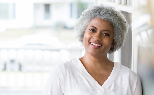 Comment déjaunir les cheveux blancs ?