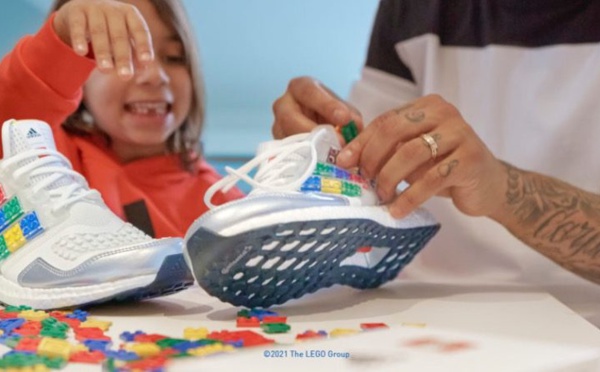 LEGO et Adidas collaborent pour proposer une chaussure très originale