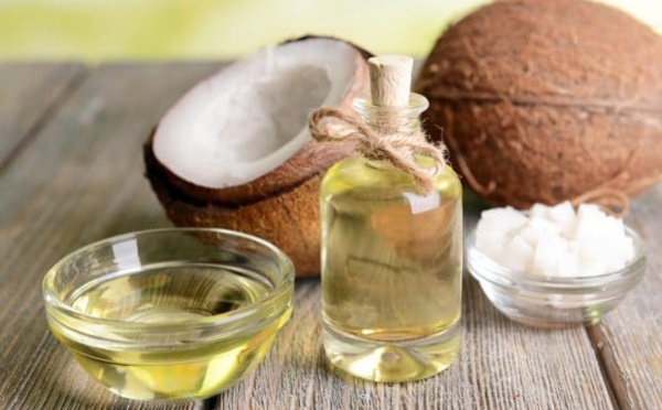 Huile de coco &amp; Cheveux : quels bienfaits ? 