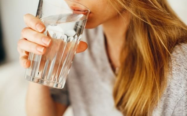 Ces erreurs à ne plus faire avant de boire de l'eau ! 