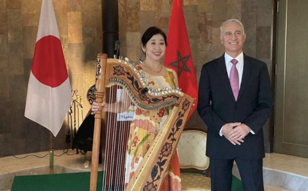 L’hymne national marocain joué à la harpe par une artiste japonaise