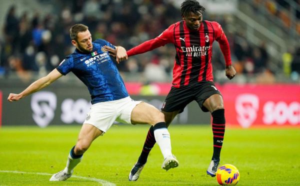 Leao et Giroud offrent le derby à l'AC Milan contre l'Inter (3-2)