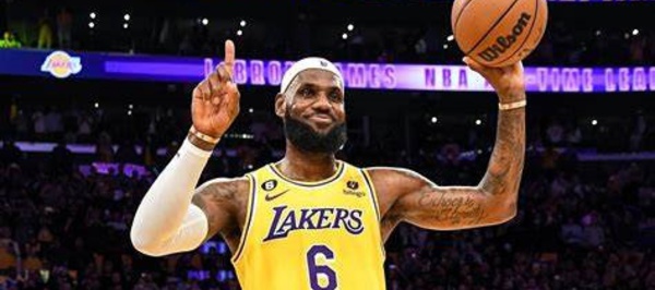 LeBron James devient le meilleur marqueur de l’histoire de la NBA