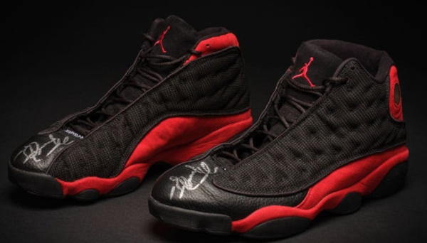 Une paire de baskets de Michael Jordan vendue pour un montant record de 2,2 millions de dollars