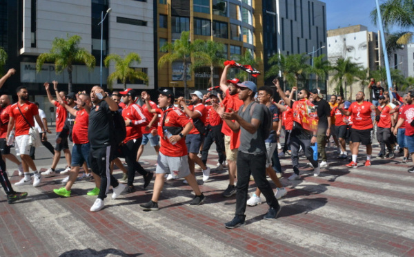 Le magnifique cortège des supporters d'Al Ahly traversant Casablanca lors du match Wydad-Al Ahly