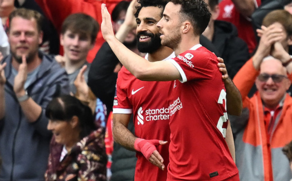 Premier League : Liverpool s'accroche, Chelsea s'enfonce