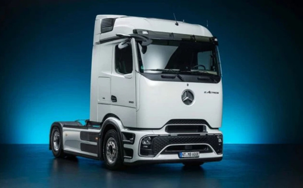 Mercedes eActros 600 : Le premier camion 100 % électrique en comparaison avec le Tesla Semi