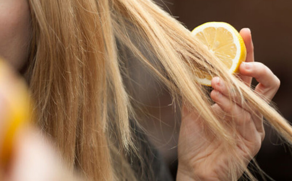 Éclaircir les cheveux avec du citron : une astuce à éviter cet été