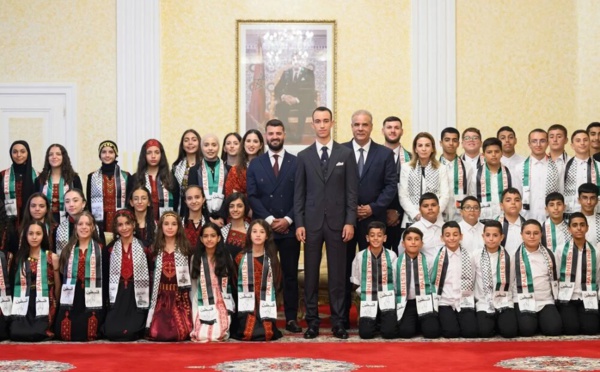 SAR le Prince Héritier Moulay El Hassan reçoit les enfants maqdessis 