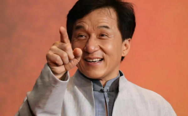 Jeux paralympiques 2024 : Jackie Chan à Paris pour la flamme