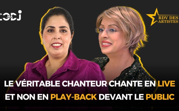 Le véritable chanteur chante en live et non en play-back devant le public