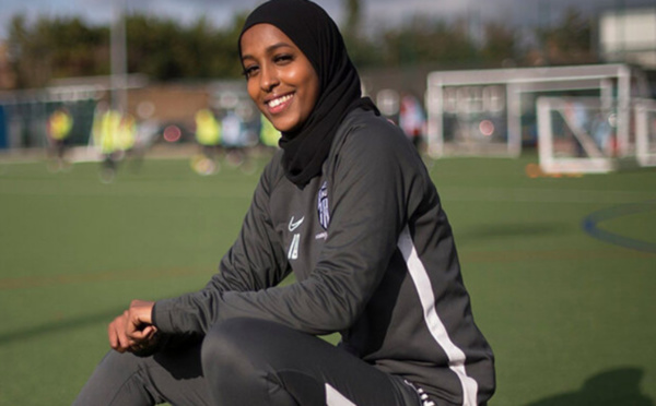 Football féminin : la Fédération anglaise s’excuse à la joueuse qui a été interdite de jouer à cause de ses croyances religieuses