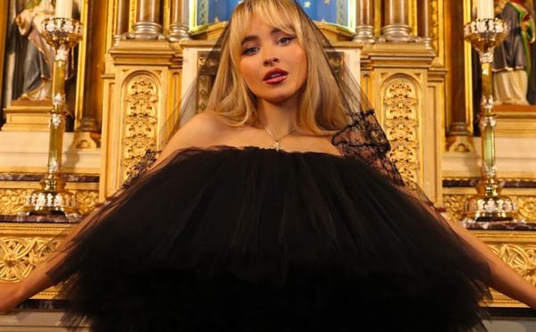 Un clip de Sabrina Carpenter coûte sa place à un prêtre américain