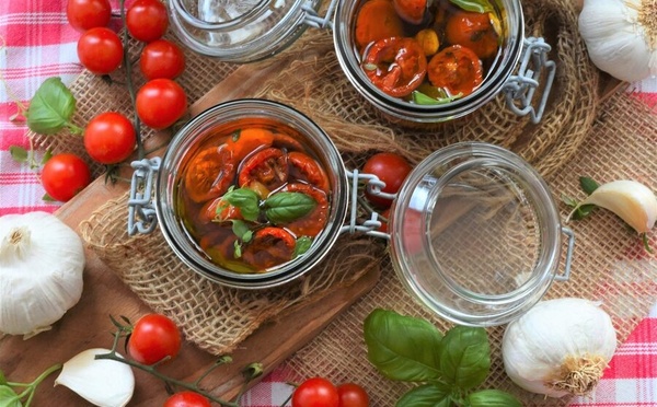 Tomates cerise en conserve : le soleil en bocal pour l’hiver