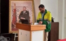 Photo : Un jeune marocain soutient sa thèse en tenue d’éboueur