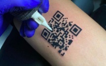 Un étudiant se fait tatouer son QR code de pass sanitaire