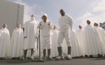 Kanye West invite Justin Bieber et Marilyn Manson pour un office religieux surréaliste.