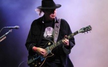 Neil Young retire sa musique de Spotify, qu’il accuse de désinformation sur le Covid-19