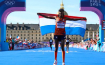 Sifan Hassan signe un triplé historique avec la victoire au marathon olympique de Paris