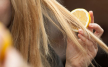 Éclaircir les cheveux avec du citron : une astuce à éviter cet été