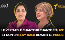 Le véritable chanteur chante en live et non en play-back devant le public