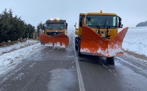 D’Ifrane à Michlifen : quand la neige immobilise, les équipes s’activent